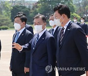 출국하는 문재인 대통령