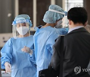 '골프모임→가족·직장' 연쇄전파 34명 확진..곳곳서 집단감염(종합)