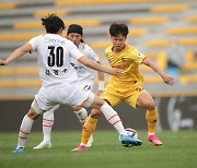 프로축구 광주-제주, 90분 헛심 공방..'멀고 먼 무승 탈출'