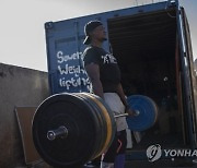 SOUTH AFRICA WEIGHT LIFTING SOCIAL UPLIFTMENT PHOTO SET