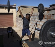 SOUTH AFRICA WEIGHT LIFTING SOCIAL UPLIFTMENT PHOTO SET