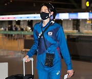 밝은 표정으로 이동하는 김연경