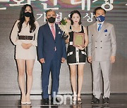 [bnt포토] '제9회 대한민국 예술문화인대상 시상식'에서 기념촬영 중인 헬스 앤 뷰티 부문 대상 벨르제이 김혜정