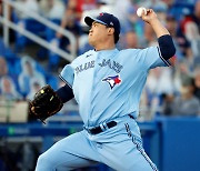 Ryu Hyun-jin throws seven shutout innings against Red Sox