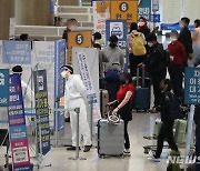 인천공항 검역소 관련 확진자, 15명 인도 변이.. 분주한 공항