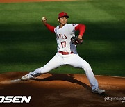 홈런 1위 '투타 겸업' 오타니, CLE전 선발 4⅔이닝 2실점..팀은 2-3 패배 [LAA 리뷰]