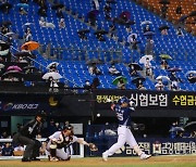 우천에도 포기 할 수 없는 야구 관람 [포토]