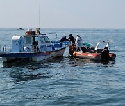 충남 보령 앞바다서 어선·보트 잇단 표류..해경 26명 구조