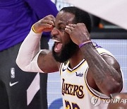 "NBA는 제임스를 징계할 배짱 없다" 바클리, 코로나19 방역 지침 어긴 '킹' 제임스 징계 안 하자 '힐난'