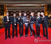 BTS, 빌보드어워즈 4관왕.."'다이너마이트' 목표 이뤘다"