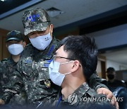 공군 병사 격려하는 이성용 공군참모총장