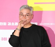 [E포토] 조재윤, '극장에서 썰 풀어요'