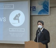 충주고서 일일 통일교사로 나선 이인영 통일장관