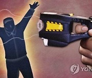 흉기 들고 아파트 옥상서 투신 소동..테이저건 쏴 구조