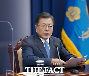 문 대통령 "국민 10% 이상 백신 접종..목표 달성 무난"