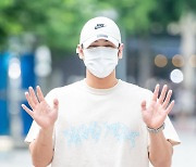 뉴이스트 백호,'스페셜 DJ로 첫 출근' [사진]