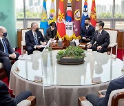 미국 상원의원 대표단 만난 서욱 국방부 장관
