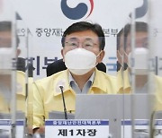 권덕철 "전날 마감 60~74세 접종 예약율 80.6%로 높아..접종 참여자에 감사(상보)"