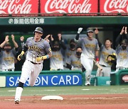 빠르게 잊혀진 KBO MVP, 팬들은 40세 '초인' 지지