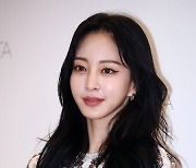 한예슬, 의미심장 SNS.."양손을 숨기며, 계속 돌을 던진다"