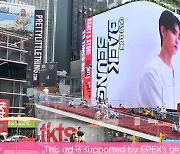 데뷔 앞둔 그룹 이펙스, 뉴욕 타임스퀘어 전광판에 떴다