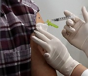 [사설]"이웃 위해서라도 맞는다".. 일상회복 길 찾은 백신 접종 100일