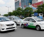 베트남 택시업계, 코로나 4차확산 여파 파산 직면 [KVINA]