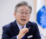당 안팎 '기본소득' 공격에..이재명 "한국이 복지 선진국인 줄 아네" 반박