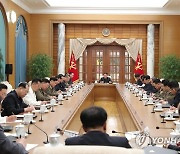 북한 노동당 정치국회의..김정은, 한 달만에 공개활동