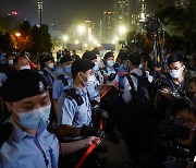 홍콩서 수천 명 경찰 포위망 뚫고 천안문 사건 추모