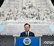 [속보]문대통령 "독립운동자 끝까지 찾을 것..사료 끊임없이 수집"