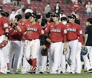 [코멘트 IS]'승장' 김원형 감독 "중요한 경기에서 연패 끊어..고생 많았다"