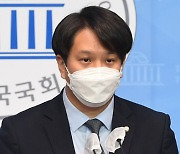 전용기 "軍 업무상 위력 간음에 징역 최대 10년" 법안 발의