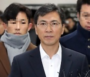 안희정 '미투 폭로' 3억 민사소송..오는 11일 첫 재판