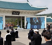 [속보] 문 대통령 "비핵화·항구적 평화 향해 다시 걷겠다"