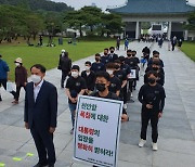 천안함 생존장병 17명 서울현충원 시위.."文,천안함 입장 명확히 밝혀라"