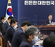 문대통령, 내일 특별방역점검회의 주재..접종 상황 점검