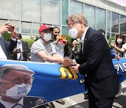 당내 비판 시달리는 기본소득.."위험천만" "허구" "인용도 왜곡"