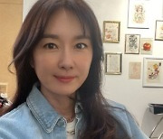 오연수, 세월 역주행 동안미모..생존신고도 우아하게 [리포트:컷]