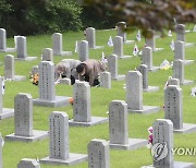 서울현충원서 현충일 추념식..문대통령 5번째 참석(종합)