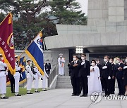 분향 마친 문재인 대통령 내외