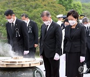 [속보] 문대통령 "억울한 죽음 낳은 병영문화 폐습..송구하다"