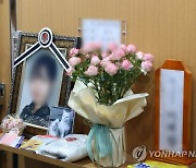 [속보] 문대통령, 女부사관 부모에 "국가가 지켜주지 못해 죄송"