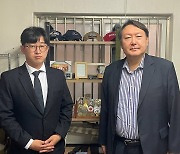 천안함 생존자 예비역 전우회장 만난 윤석열 전 검찰총장