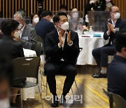 [포토] 오세훈 서울시장, 시민위원회 참석