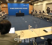 [포토]'국가발전 프로젝트 공모전 관련 기자간담회'에서 발언하는 최태원 회장