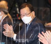 [포토]박수치는 김부겸 국무총리