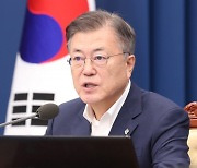 문 대통령 "추석모임 마스크 벗는 게 목표..9월까지 3600만명 1차 접종 끝낼 것"