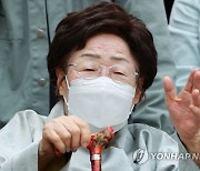 '日 정부, 손 들어 준 韓 법원'..위안부·강제징용 관련 손배소 잇단 제동