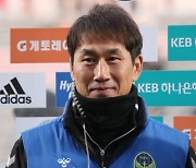 [속보]축구선수 유상철 전 인천 감독, 췌장암으로 사망